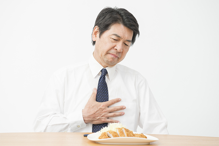 キリキリと胃が痛む、胃がもたれる…。そんなときの対処法は？