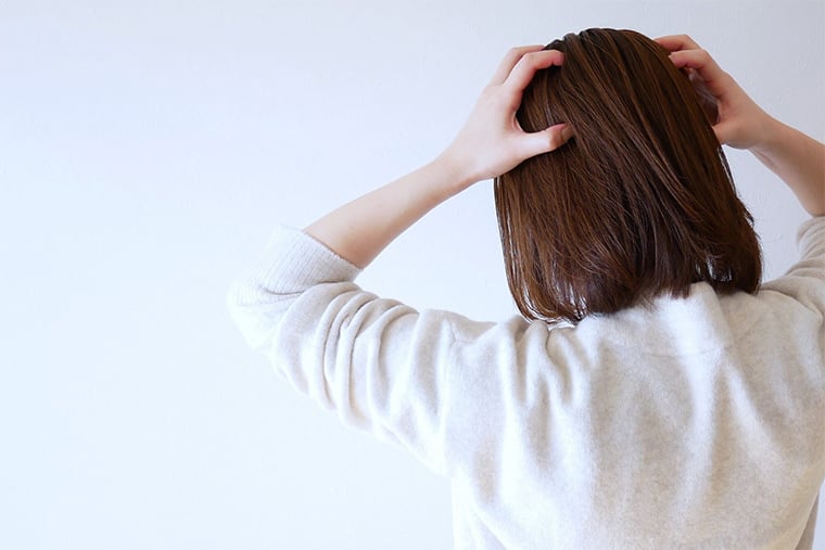 手が黄色い女性はPMSになりやすい!?