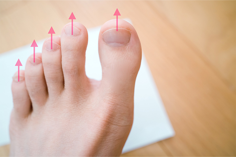 足の指を引っ張るだけで辛い疲れ目が解消する