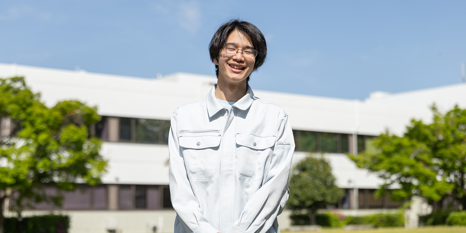 先輩社員の写真