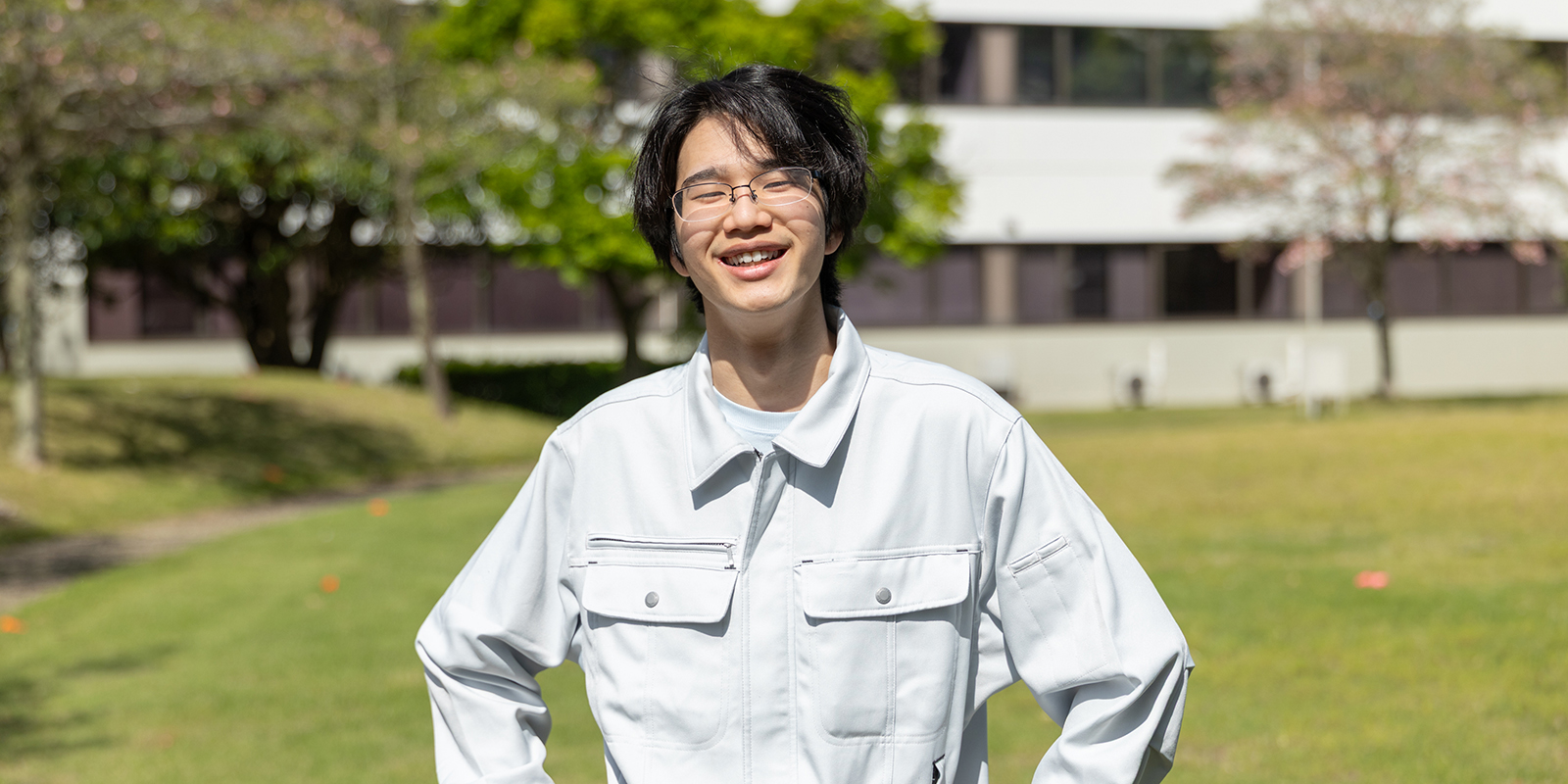 先輩社員の写真