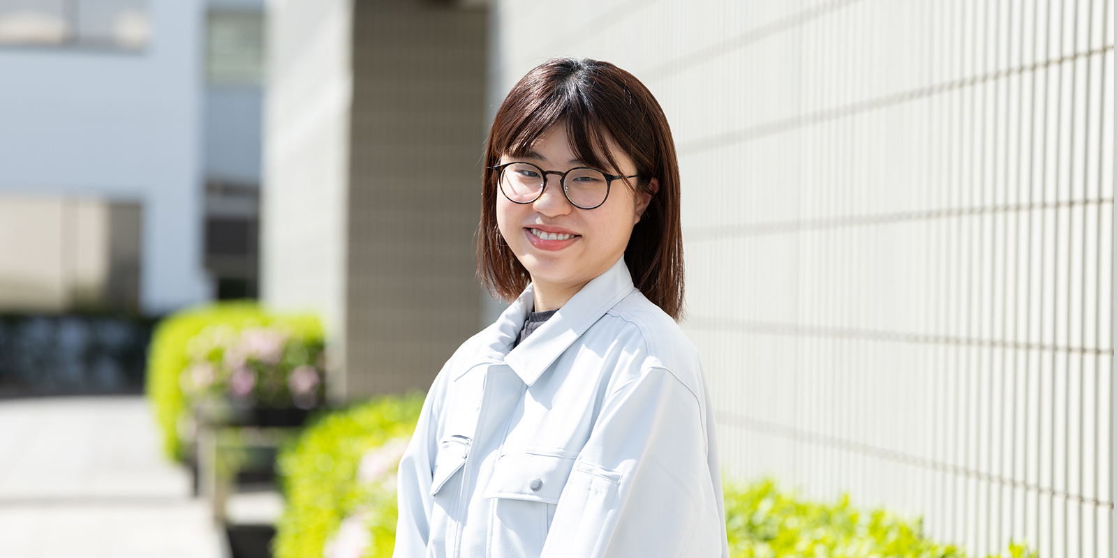 先輩社員の写真