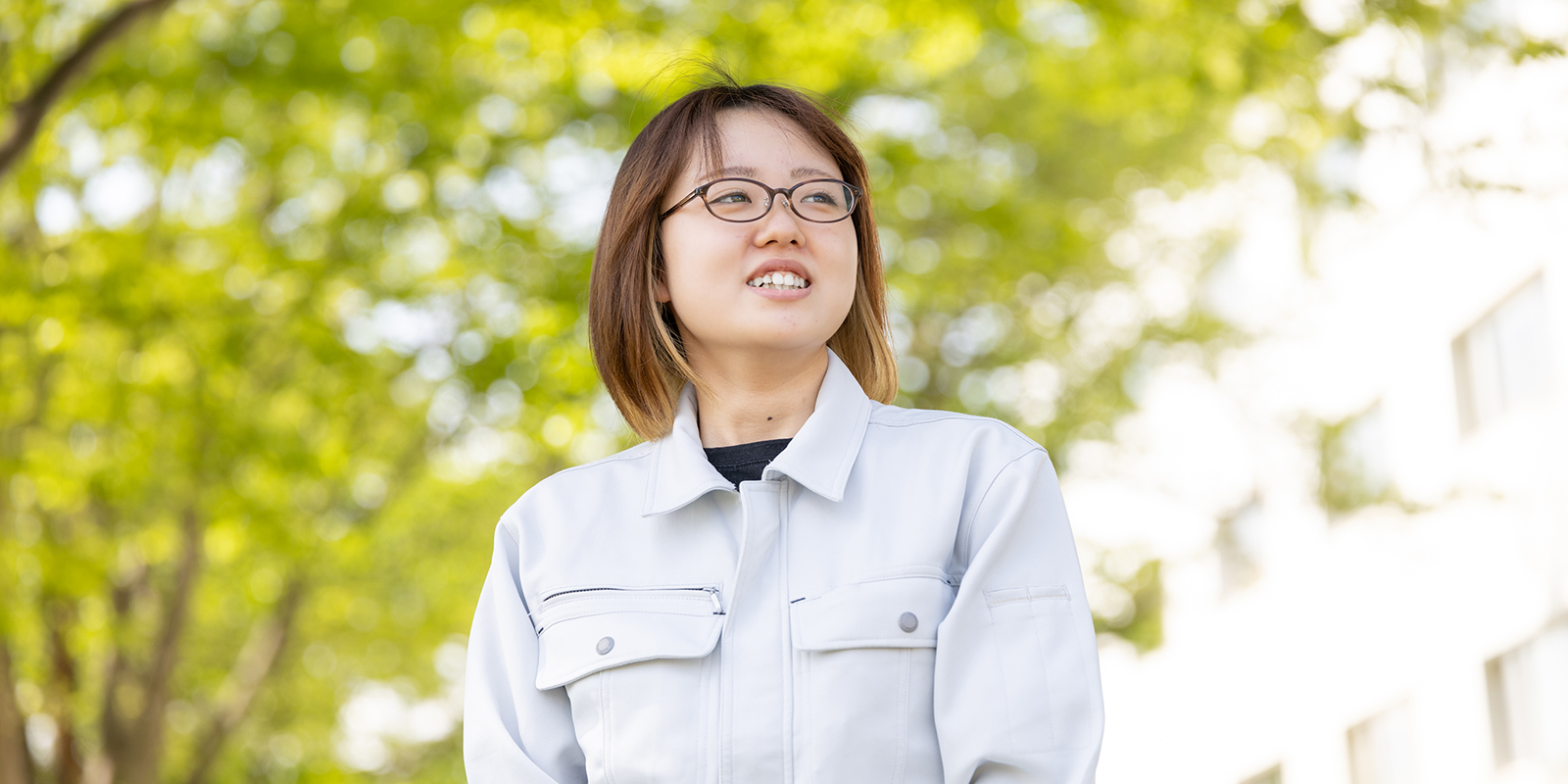 先輩社員の写真
