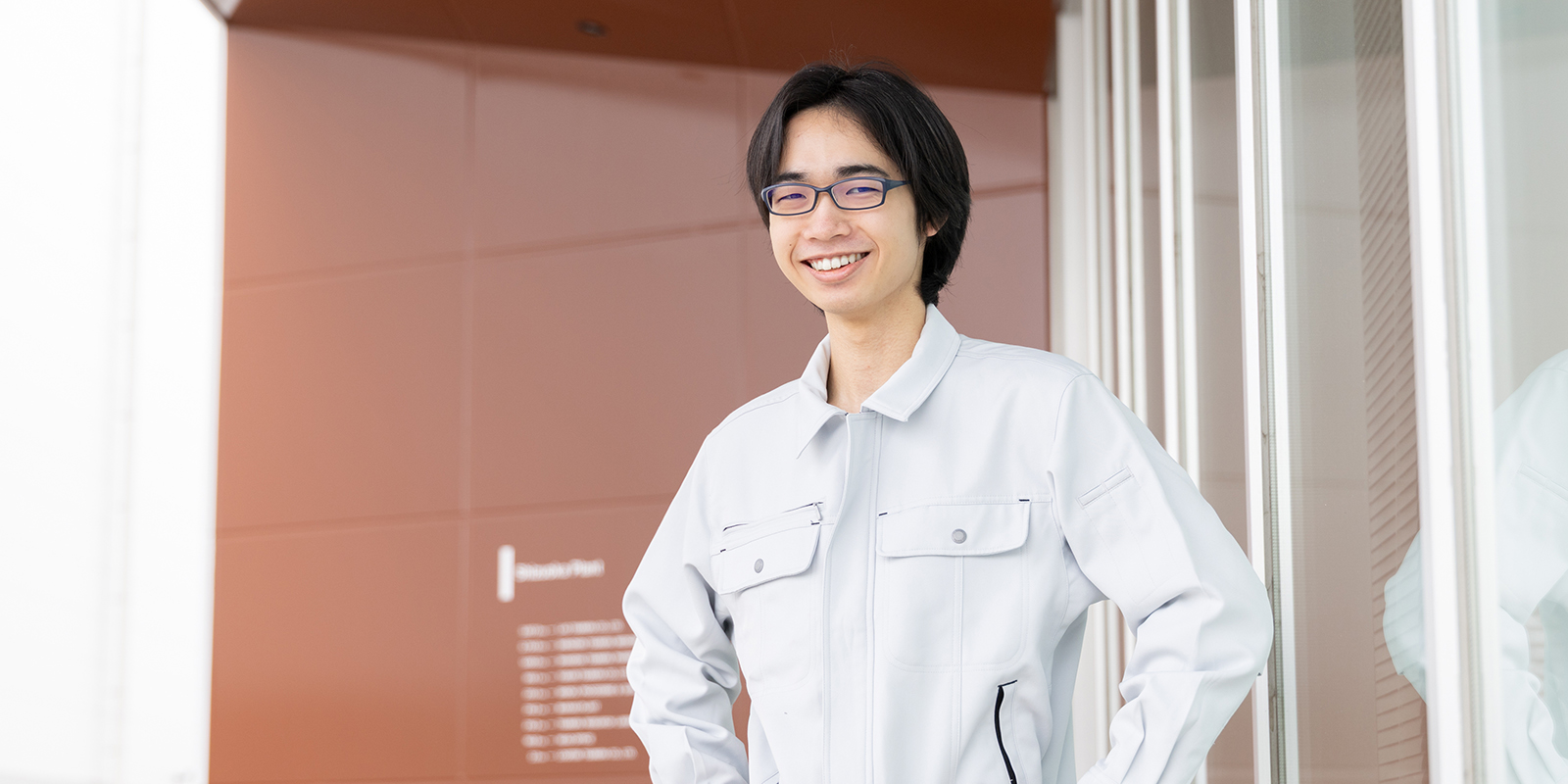 先輩社員の写真