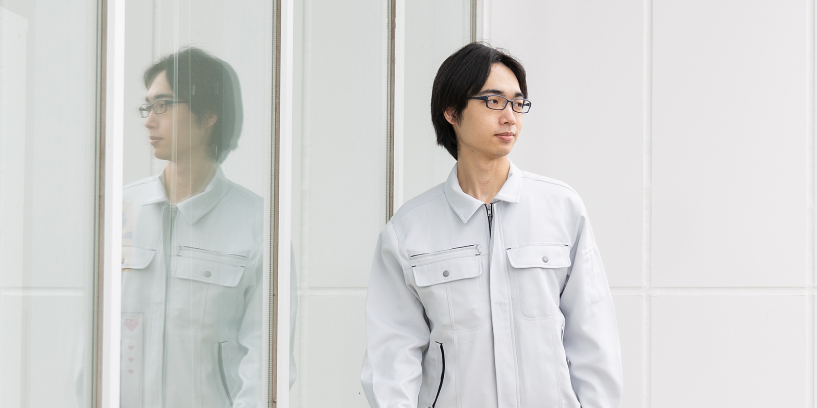 先輩社員の職場での様子