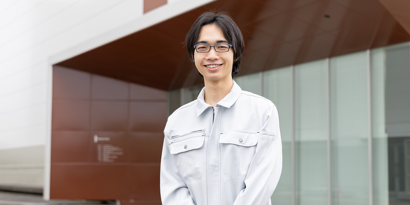 先輩社員の写真